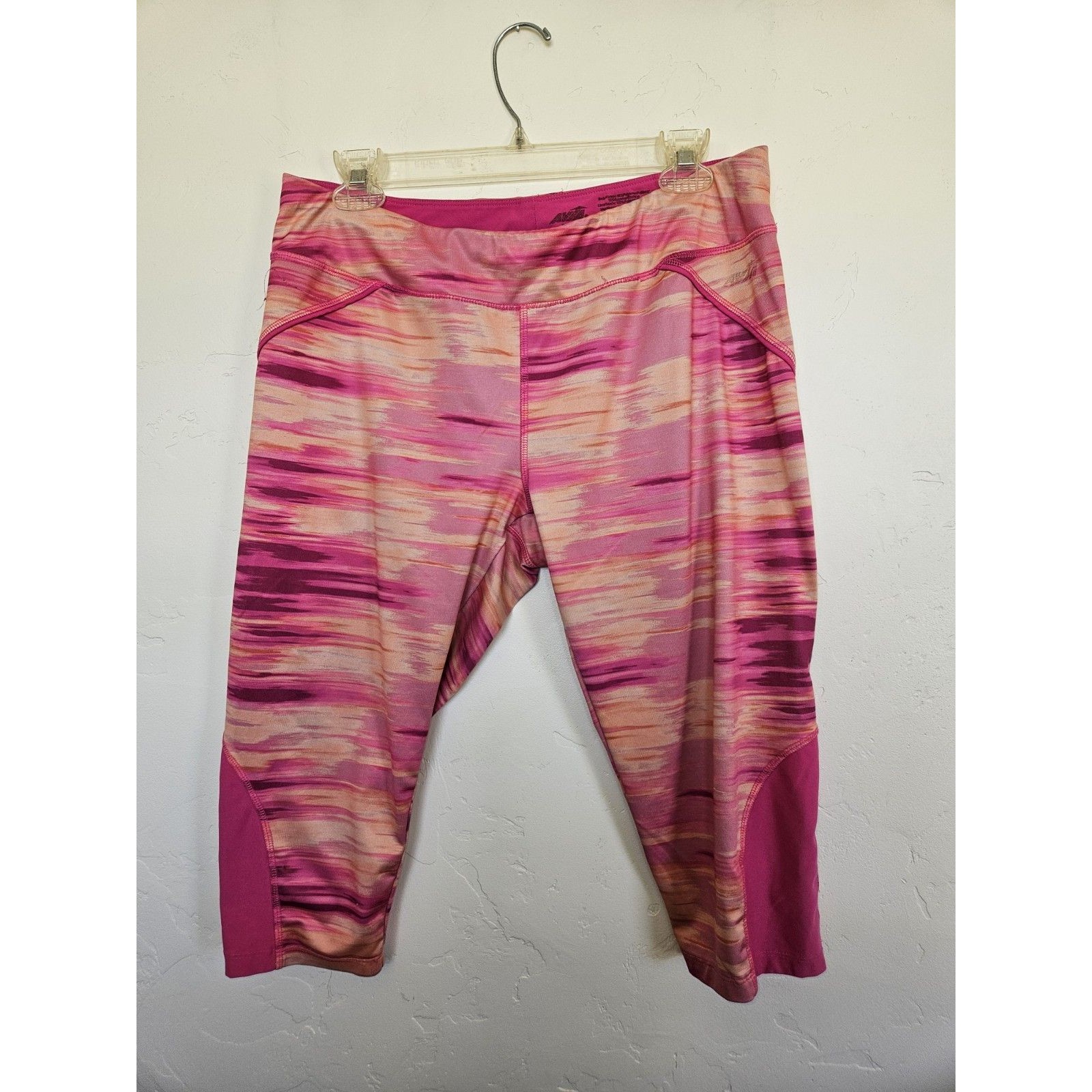 Avia Capri Leggings Women's Size Large Pink Pattern Activewear Running Yoga